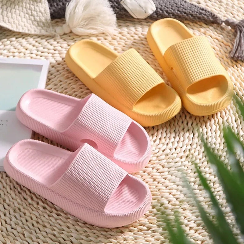 Chinelo Feminino Nuvem: Conforto Antiderrapante, Macio e Secagem Rápida – Plataforma para Casa e Verão